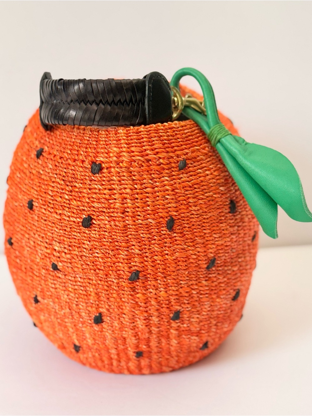 SOLD Clare V Strawberry Raffia Bucket Bag Woven Leather Handle Resort Euro - Picture 3 of 13